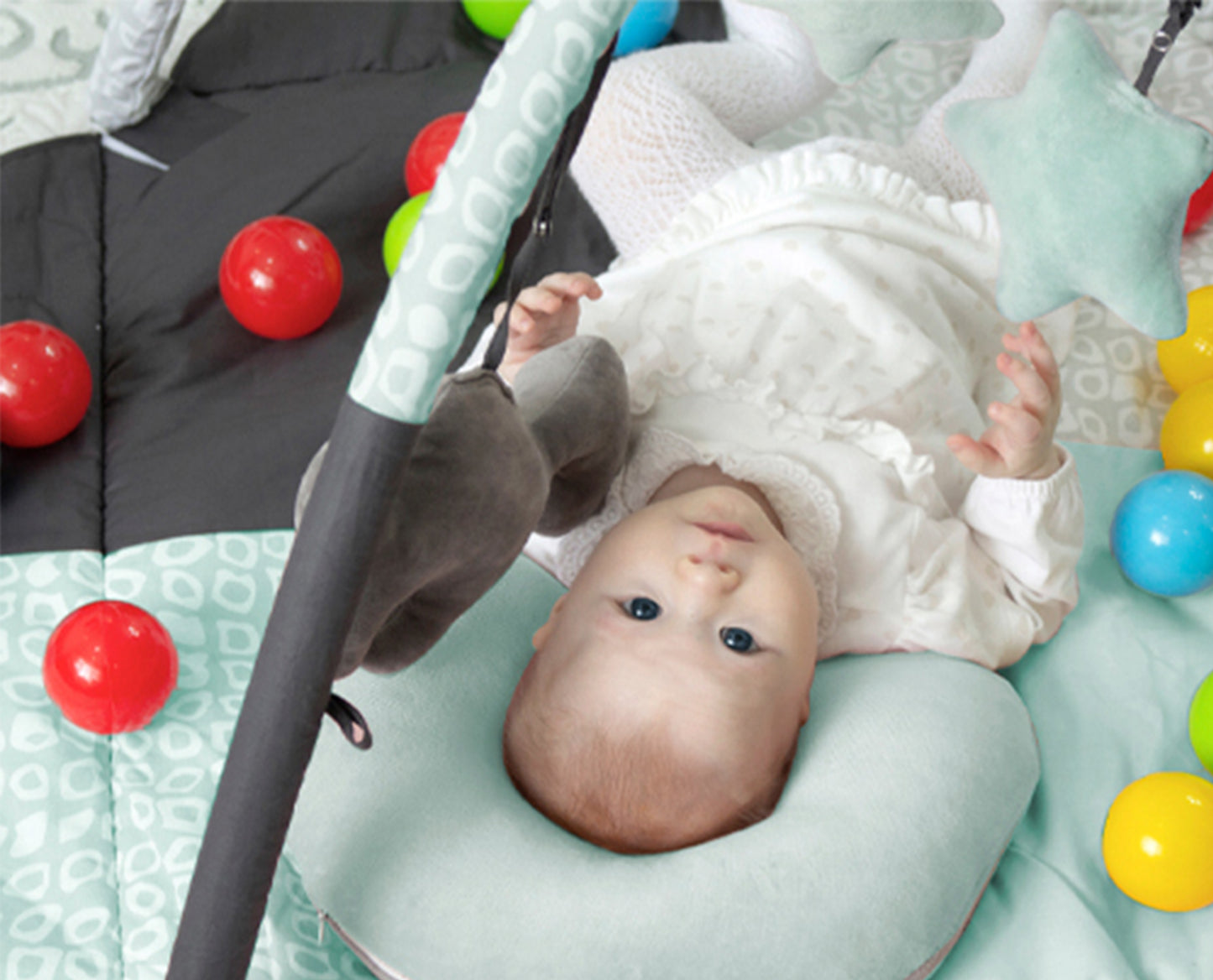 Babyjem play mat with balls (contains 60 balls)