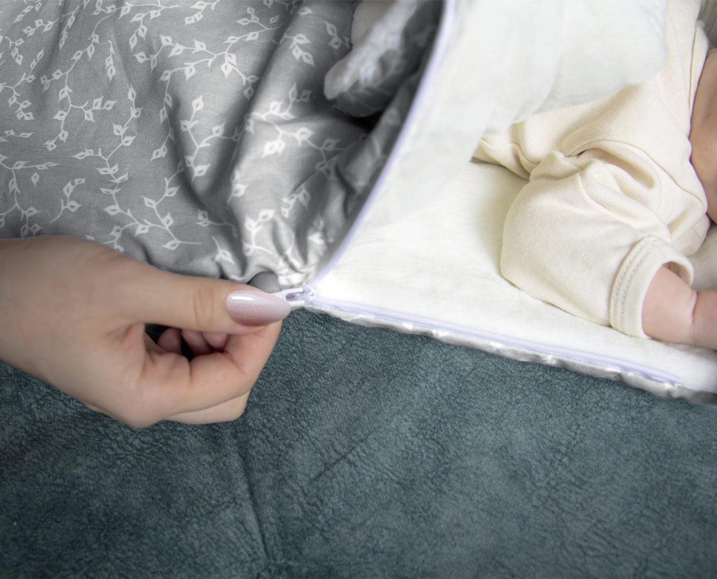 Babyjem swaddle with flower patterns