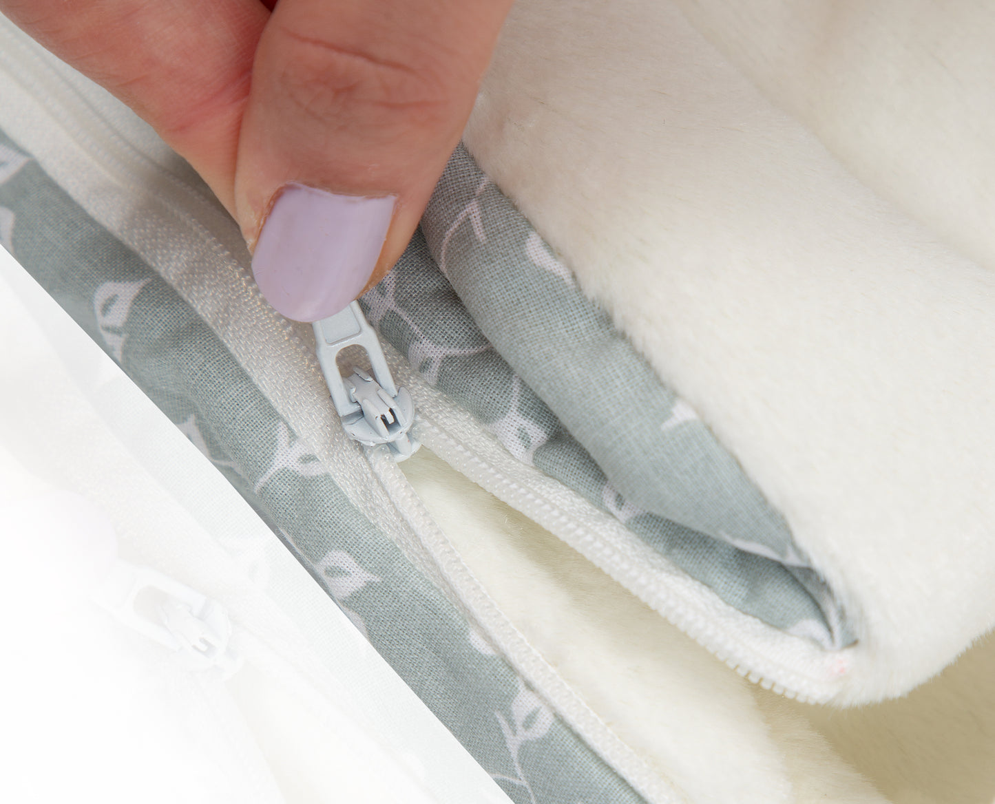 Babyjem swaddle with flower patterns