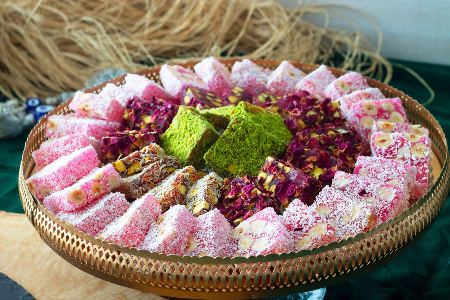 Cerez Pazari Turkish Delight In 4 Flavours, With Pistachio, Hazelnut & Walnut, Assorted Gourmet Lokum In Elegant Tin Gift Box, Sweet Traditional Soft Candy Dessert 25 Pcs, 1.1 lb (500g)