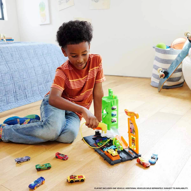 Hot Wheels Electric Vehicle Charging Station Playset HTN79