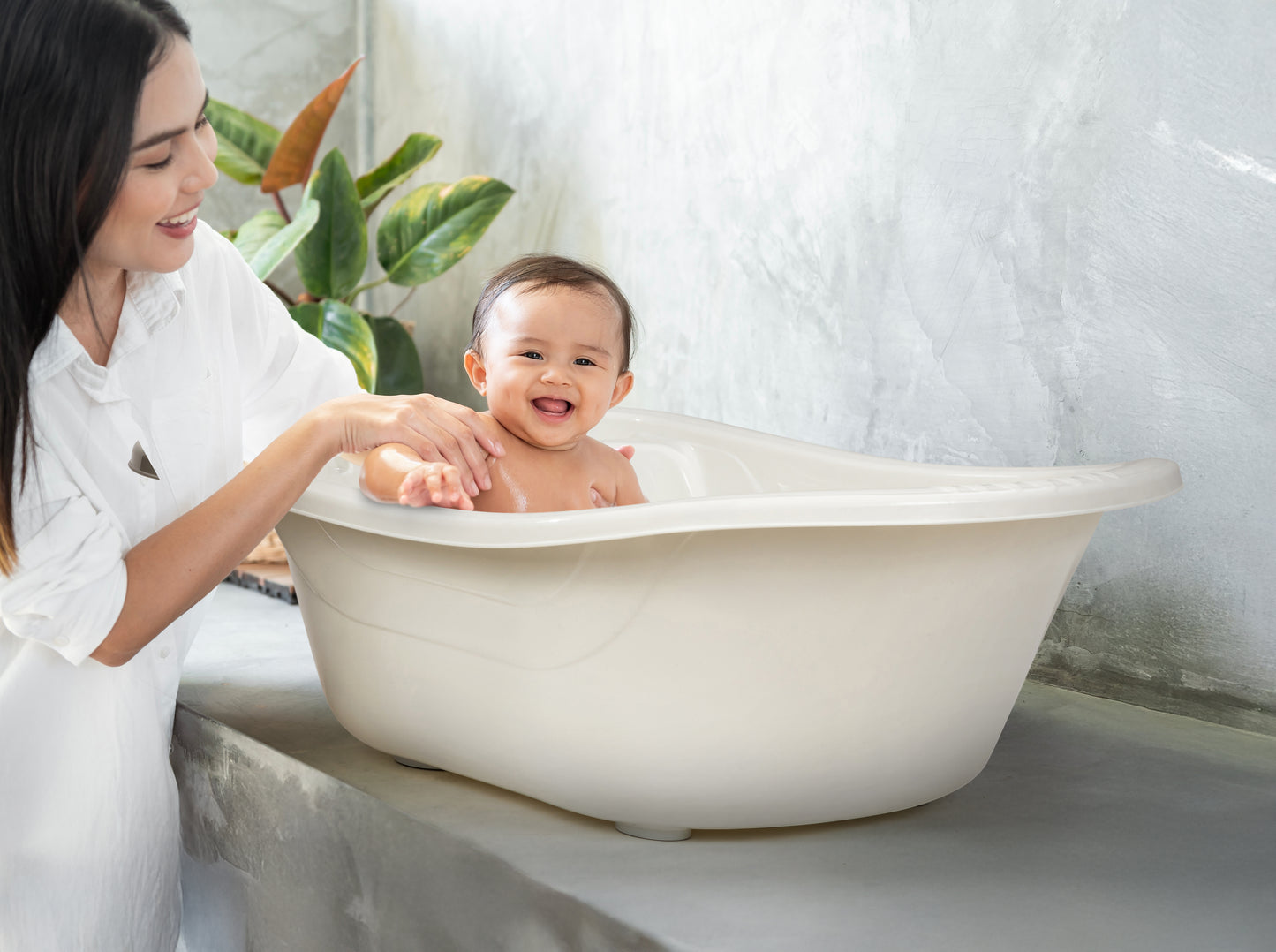 babyjem large bathtub wi̇th drai̇n plug
