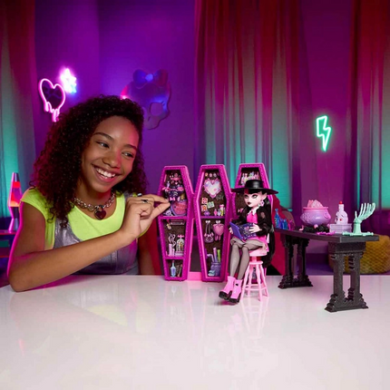 Monster High Draculaura'nın Gizli İksirler Odası Oyun Seti