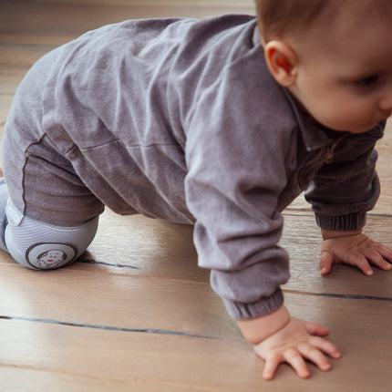 Babyjem knee pad with touch and close fastener