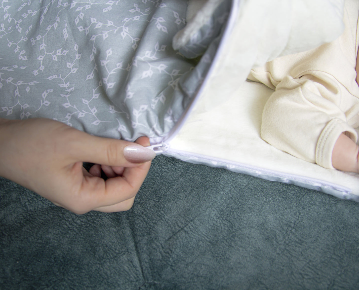 Babyjem swaddle with flower patterns