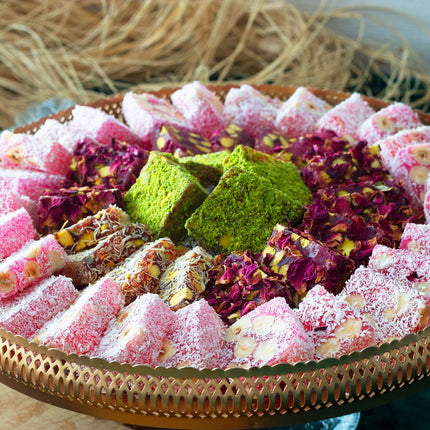 Cerez Pazari Turkish Delight In 4 Flavors, With Pistachio, Hazelnut &amp; Walnut, Assorted Gourmet Turkish Delight In Elegant Tin Gift Box, Sweet Traditional Soft Candy Dessert 25 Pcs, 1.1 lb (500g)