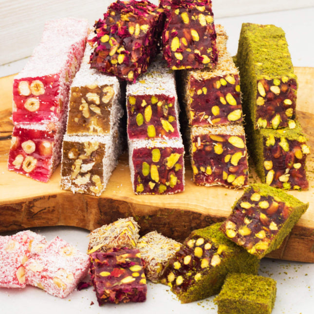 Cerez Pazari Turkish Delight In 4 Flavors, With Pistachio, Hazelnut & Walnut, Assorted Gourmet Turkish Delight In Elegant Tin Gift Box, Sweet Traditional Soft Candy Dessert 25 Pcs, 1.1 lb (500g)