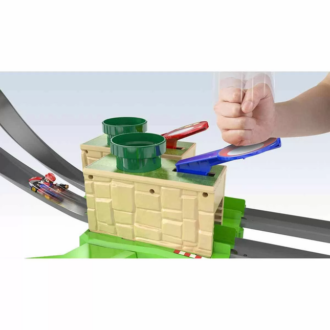 Hot Wheels Mario Kart Crazy Spin Track Race Set GHK15