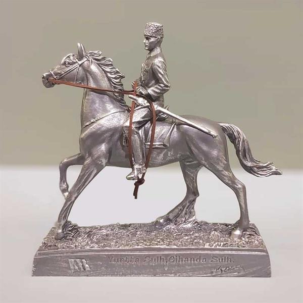 At Üstünde ATATÜRK Siyah Gümüş