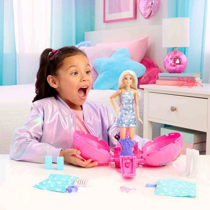Barbie Team Barbie Roll & Reveal Pop Yıldızı Bebek ve Aksesuarları