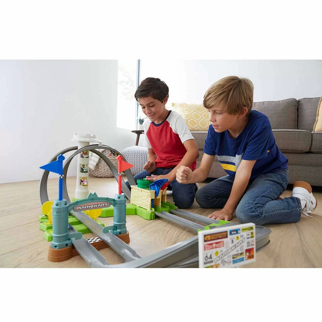 Hot Wheels Mario Kart Crazy Spin Track Race Set GHK15