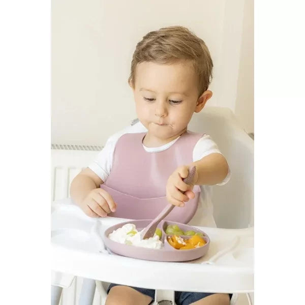 Pembe 3’lü Silikon Yemek Seti – Önlük + Diş Kaşıyıcılı Kaşık + Vakumlu Tabak
