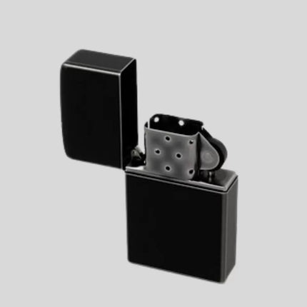 Metal Gövdeli Tasarım Çakmak Mat Yüzeyli ve Ergonomik Tutma Özellikli
