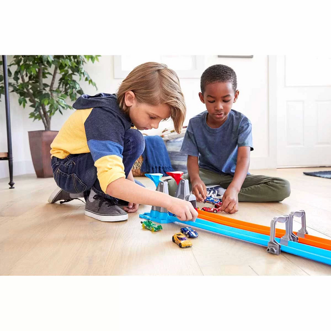 Hot Wheels Double Hoop Sprint Track Set GFH85