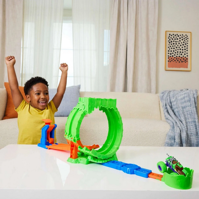 Hot Wheels Monster Trucks Mutant Kaosu Çemberde Yarış Oyun Seti