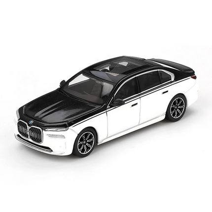 Mini GT 1/64 BMW i7 xDrive60 Alpine White / Black Sapphire - Blister Paket