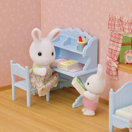 Sylvanian Families Kar Tavşanı Kız ve Çalışma Masası