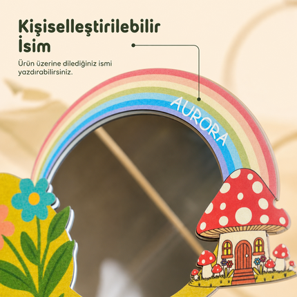 Kişiselleştirilebilir İsimli Ayna – Gökkuşağı ve Mantar Ev Figürlü Ahşap Duvar Süsü